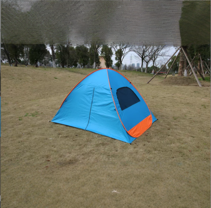 Sunshade and UV protection tent for beach with silver coating for shading and sun protection, suitable for outdoor activities in the sea.