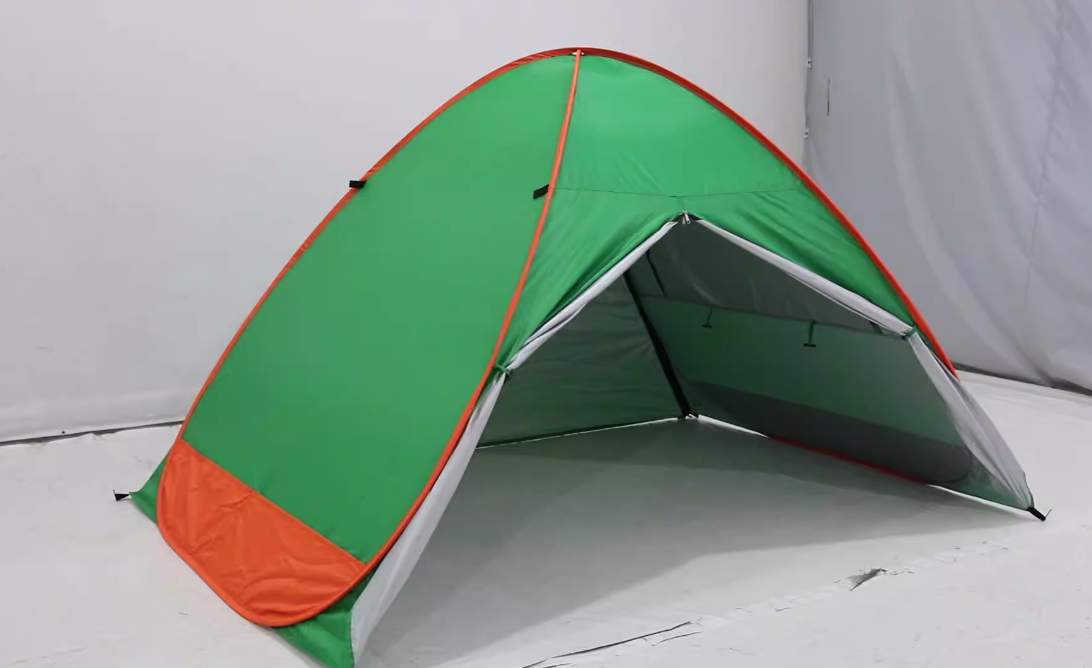 Sunshade and UV protection tent for beach with silver coating for shading and sun protection, suitable for outdoor activities in the sea.